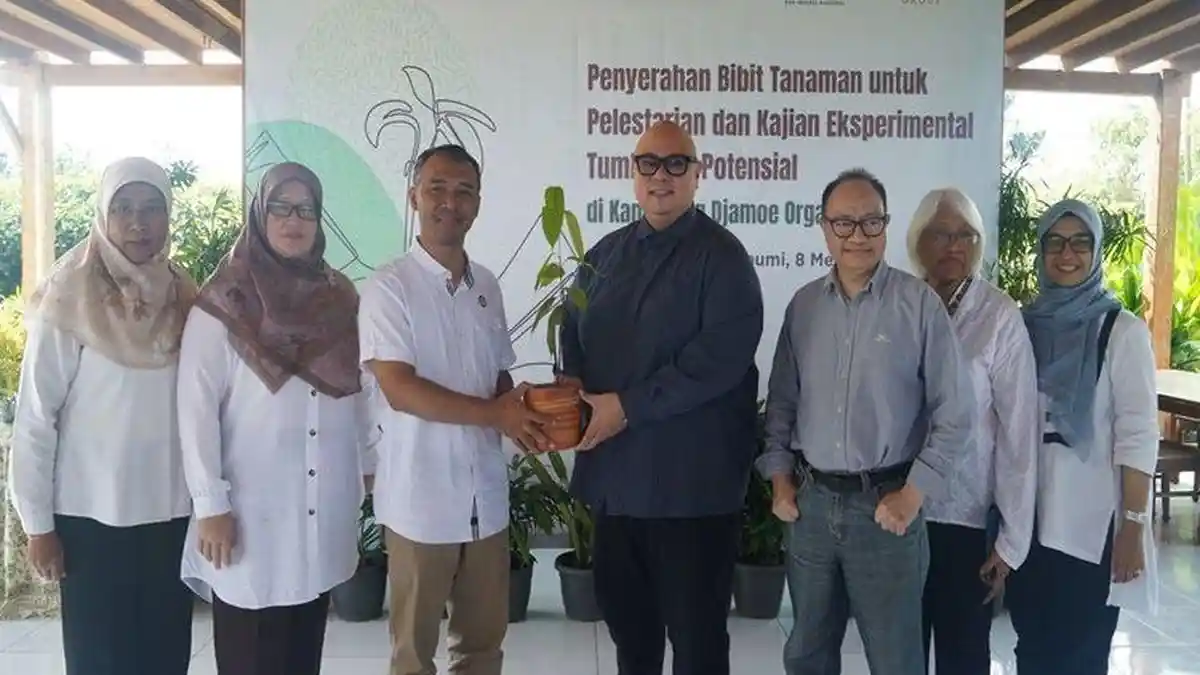 Kampoeng Djamoe Organik Martha Tilaar Group Terima Tanaman Langka dari BRIN