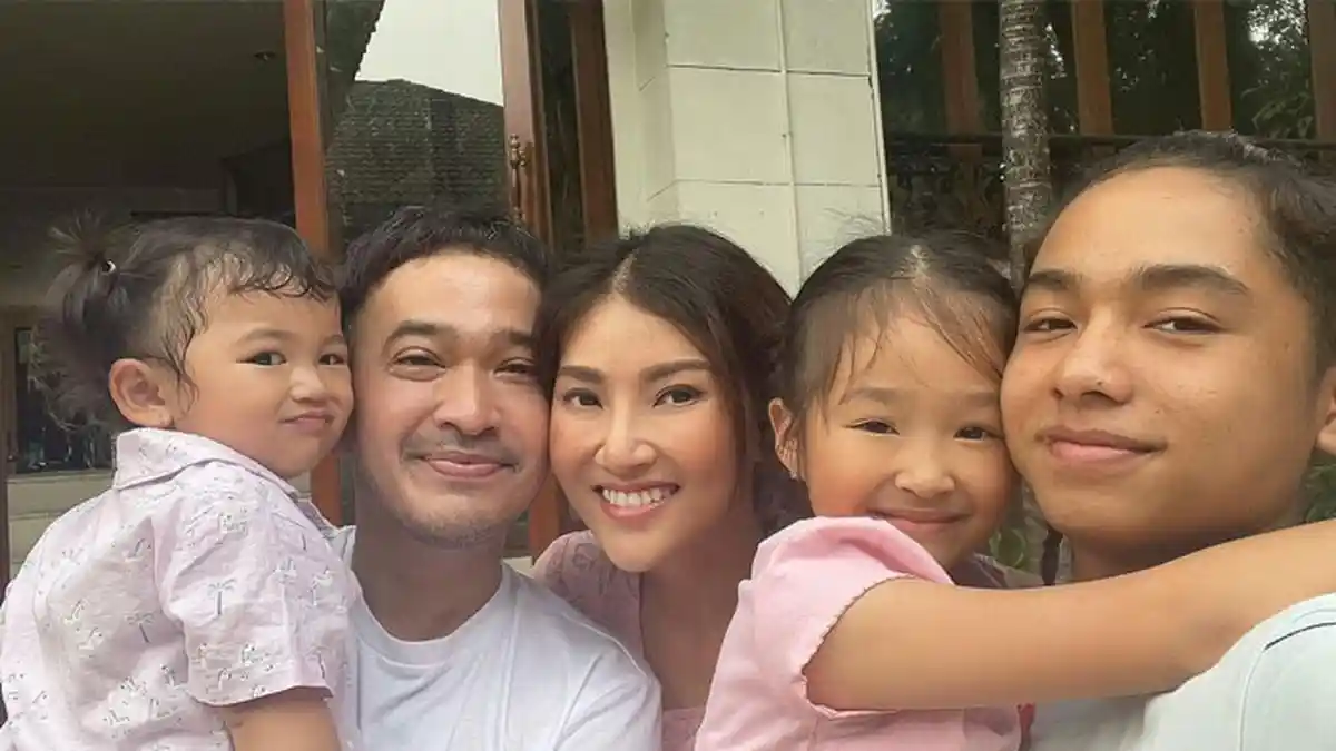 Mengintip Rumah Ayah-Ibu Betrand Peto yang Baru Dibangun, sampai Ikut Dikomentari Iis Dahlia