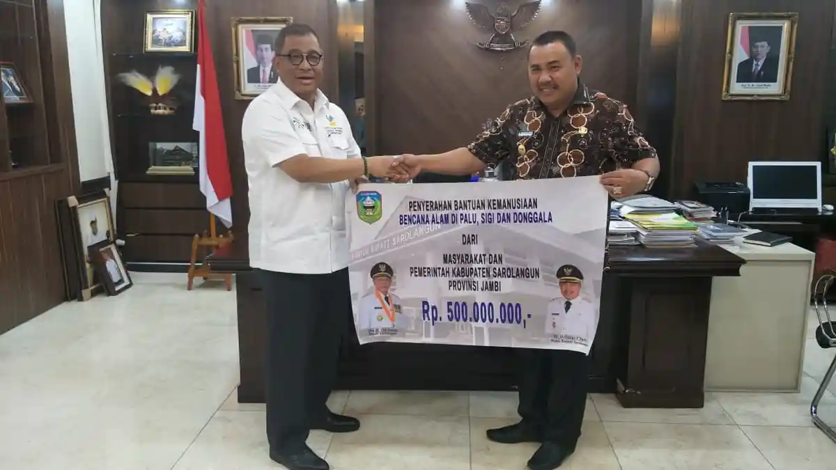 Wabup Sarolangun Serahkan Bantuan untuk Donggala dan Palu