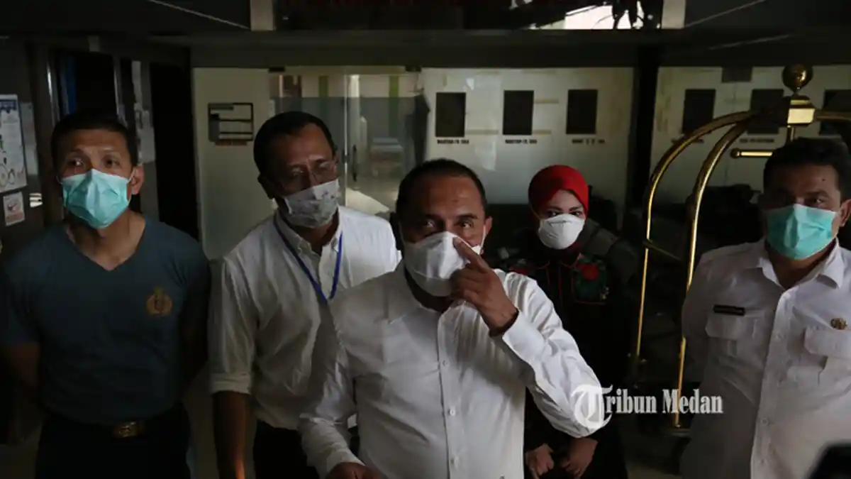 BERITA FOTO Berjibaku Melawan Virus Corona, Edy Rahmayadi Berdoa Bersama Para Perawat di Medan - berdoa-bersama-dengan-perawat-3.jpg