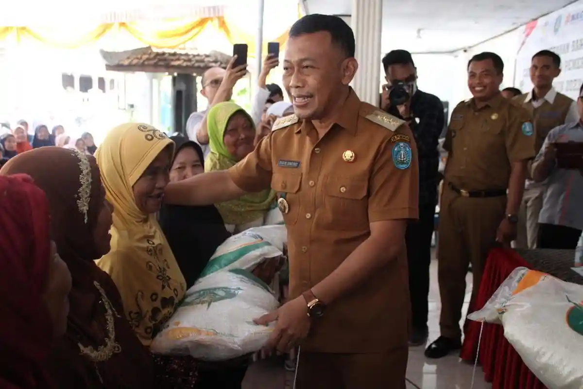Pemkab Ponorogo Salurkan Bantuan Cadangan Pangan Bagi Ratusan Ribu KPM