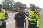 Nekat Melintas, 10 Truk Sumbu Tiga Ditindak Ditlantas Polda Metro Jaya di Tol JORR