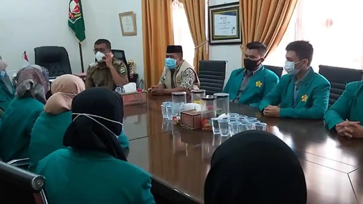 Mahasiswa Unsyiah KKN Khusus di Pidie, Ajari Anak-anak Calistung di Kampung Halaman
