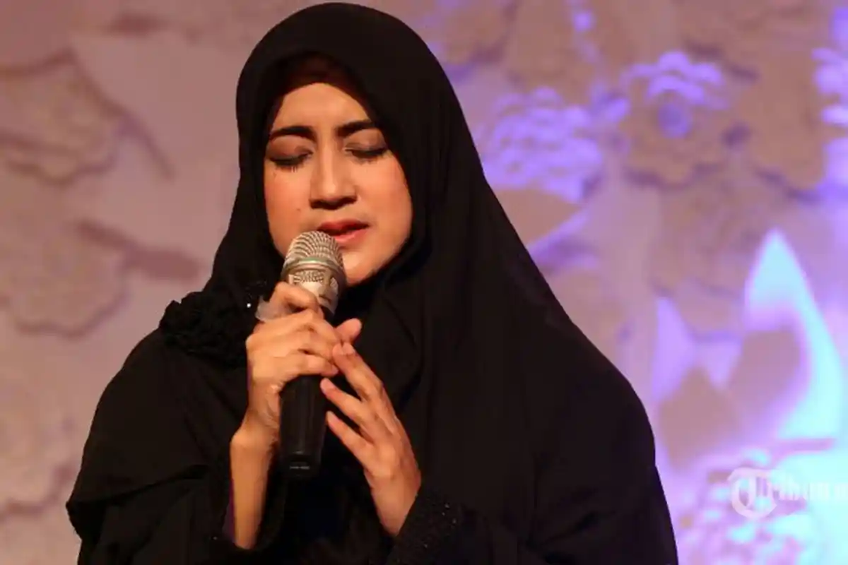 Umi Pipik Berulang Tahun, Pakaiannya Malah Sita Perhatian Netizen
