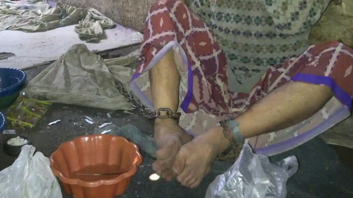 Ditinggal Sang Kakek, Seorang Pria di Jeneponto Sudah Lima Tahun di Pasung di Rumah Hampir Rubuh