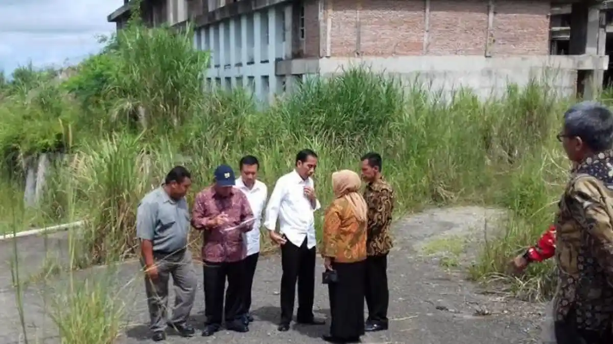 Presiden Jokowi Kerutkan Dahi Lihat Kondisi Wisma Atlet Hambalang