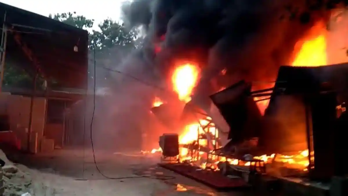 Satu Toko Bangunan di Kota Bekasi Ludes Terbakar, Api Diduga Berasal dari Dupa