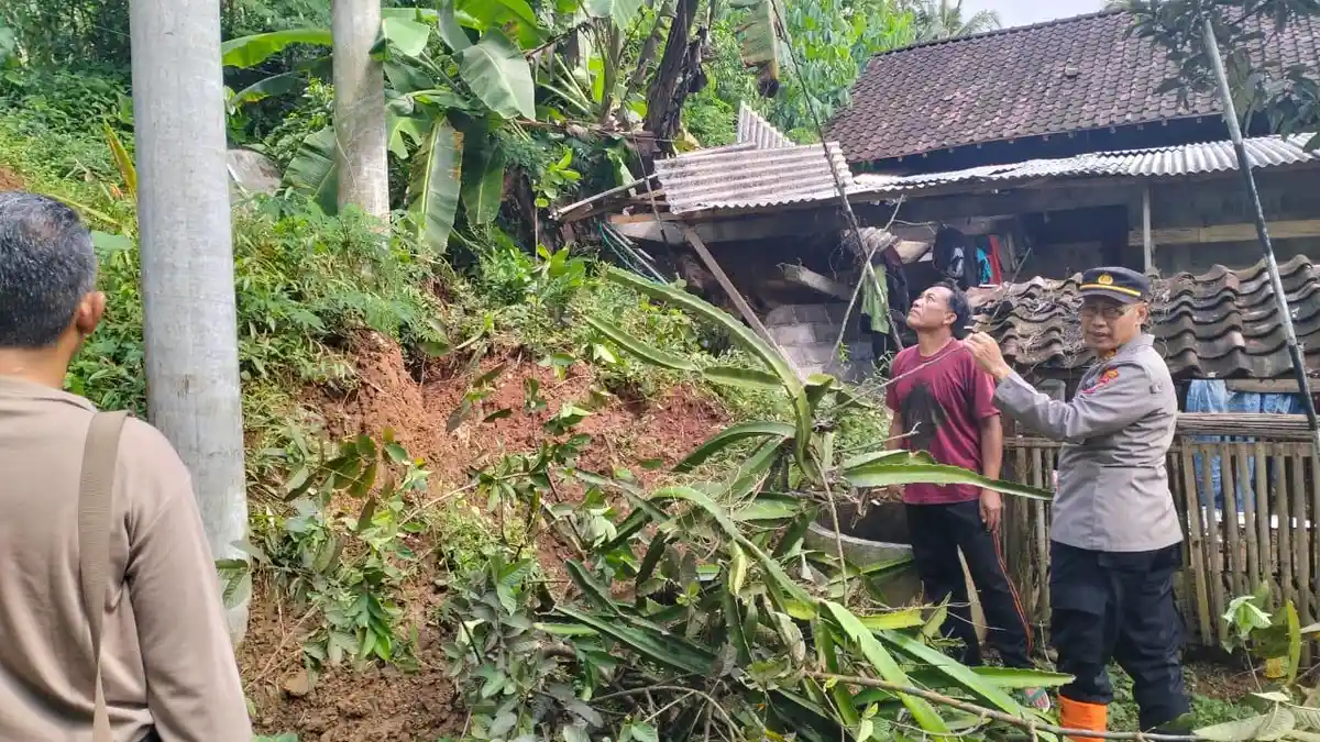 Longsor Timpa 11 Rumah di Sambit Ponorogo, Tidak Ada Korban Jiwa