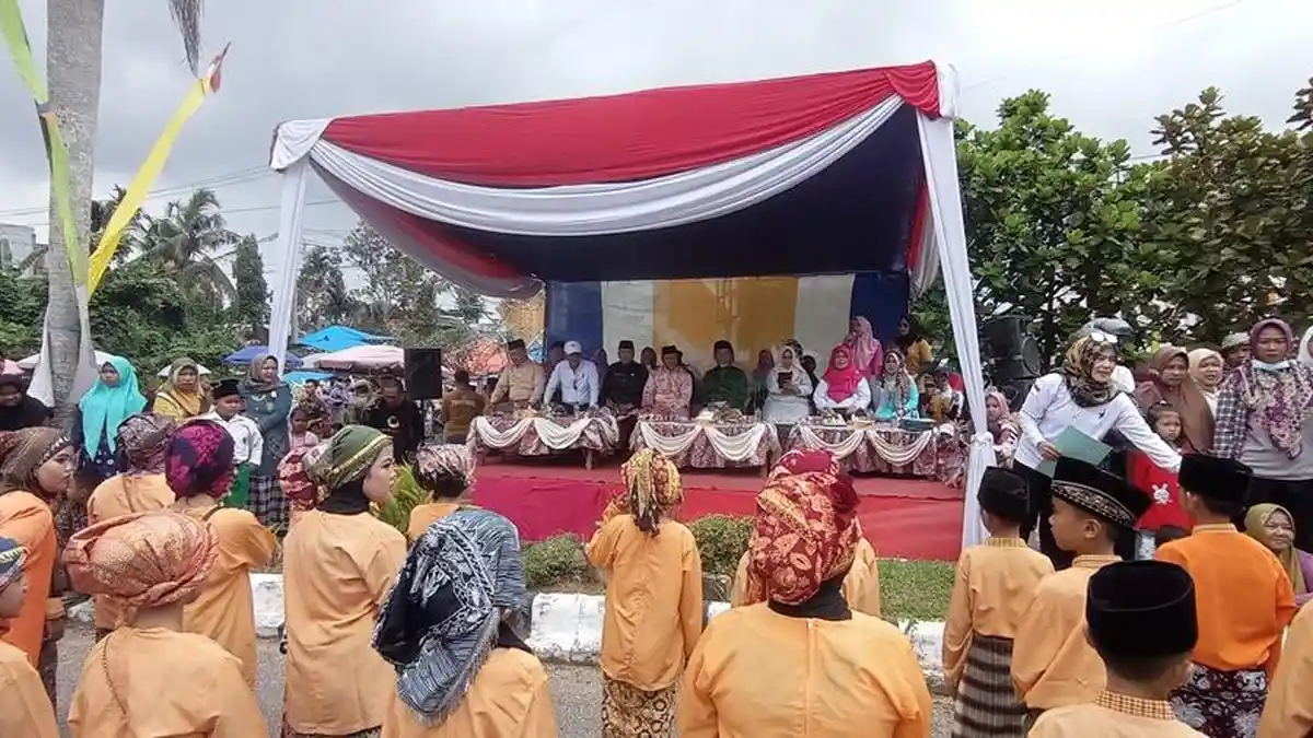 Mashuri Lepas Pawai Budaya HUT Kabupaten Merangin ke-73