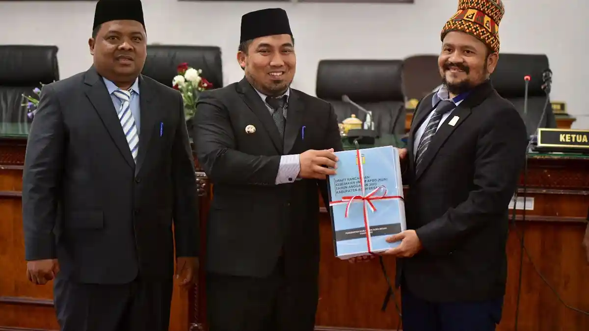 Pj Bupati Aceh Besar Serahkan Rancangan KUA-PPAS 2023 kepada DPRK, Ini Rinciannya