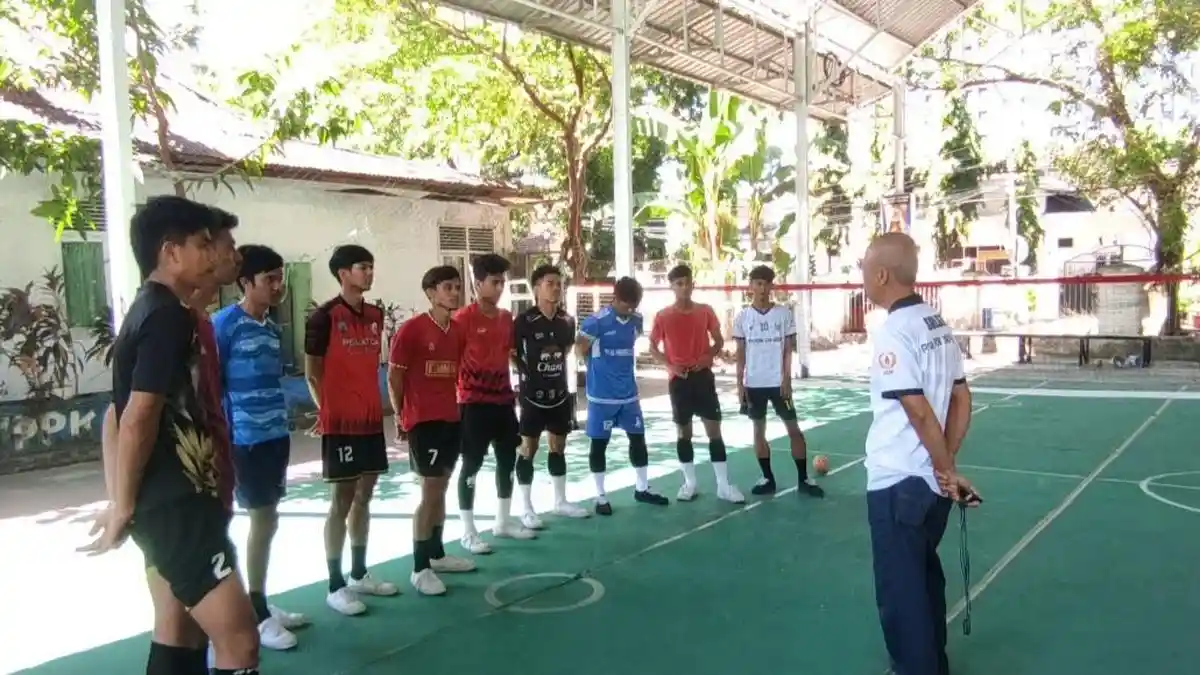 Tim-Sepak-Takraw-Putra-Sulsel-latihan-di-Lapangan-Sepak-Takraw-Gedung-Mulo.jpg