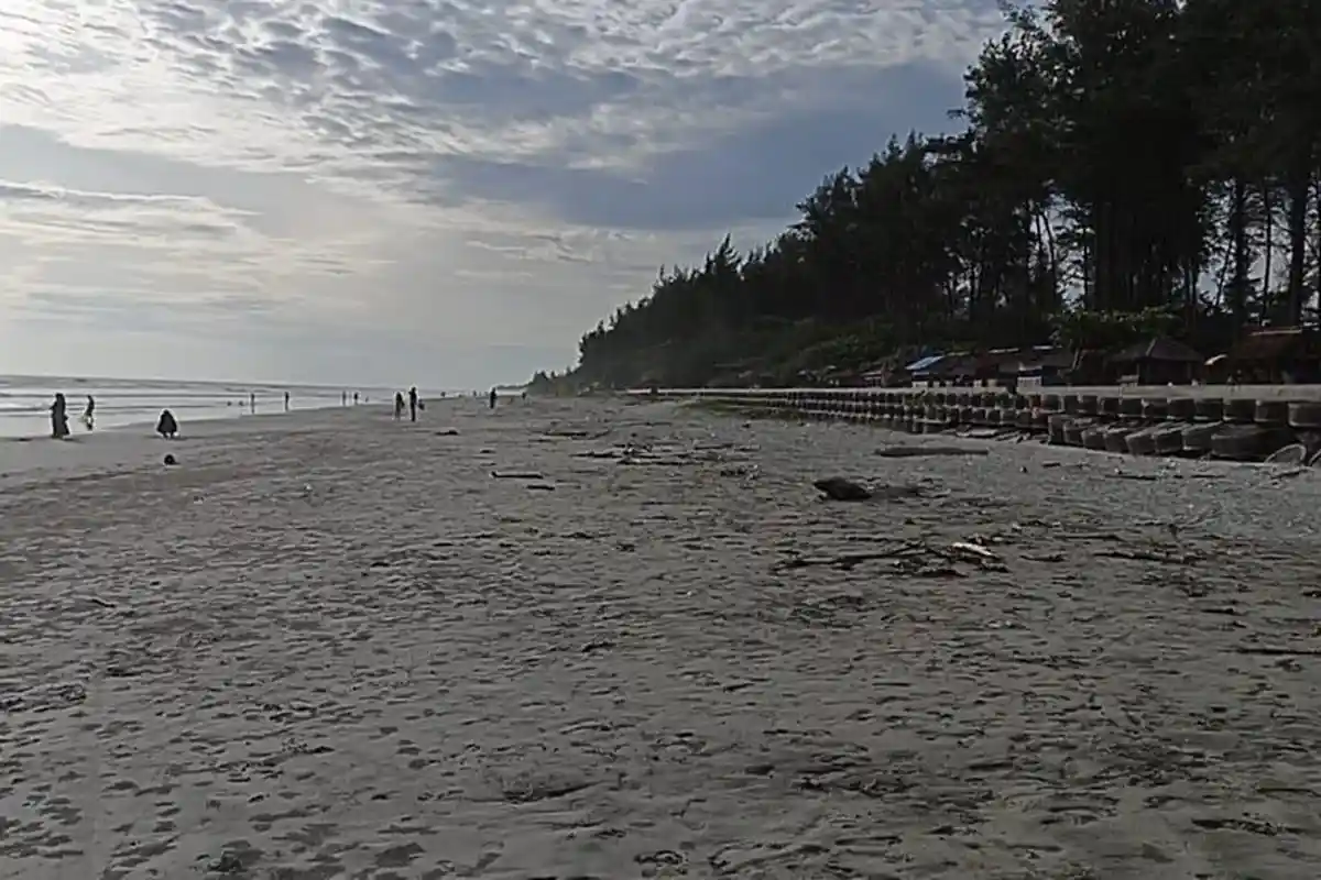 Viral Wisatawan Curhat soal Pedagang di Pasir Putih, Pedagang Lain: Tidak Semua, Kita Juga Sesalkan