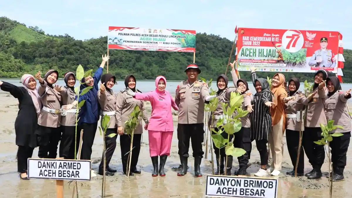 Polres Aceh Besar Tanam 3.209 Mangrove di Leupung