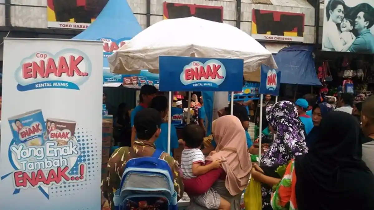 Grebek Pasar Susu Cap Enak ”Diserbu” Warga