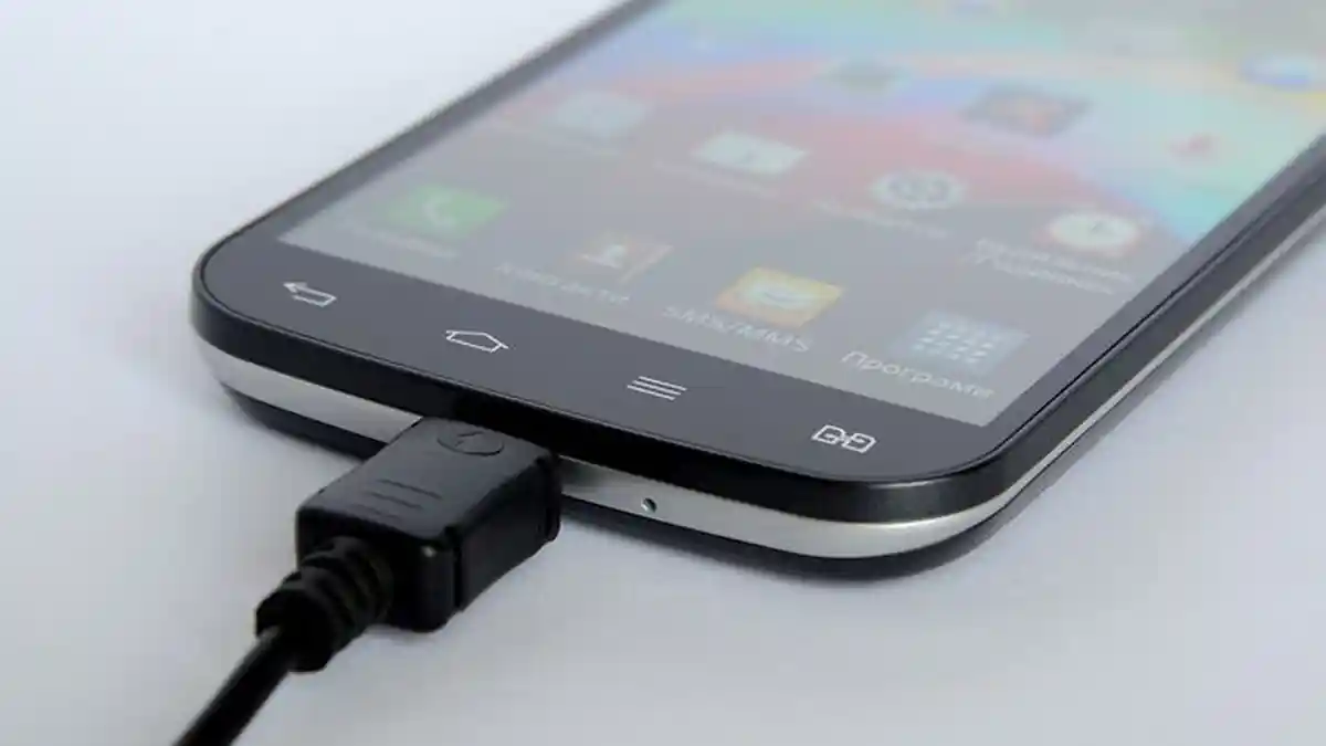 Mau Baterai Smartphone Panjang Umur? Segera Stop 4 Kebiasaan Ini