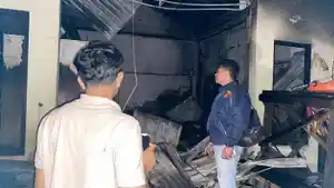 Sebuah-rumah-sekaligus-tempat-usaha-laundry-di-Karangasem-terbakar-45.jpg