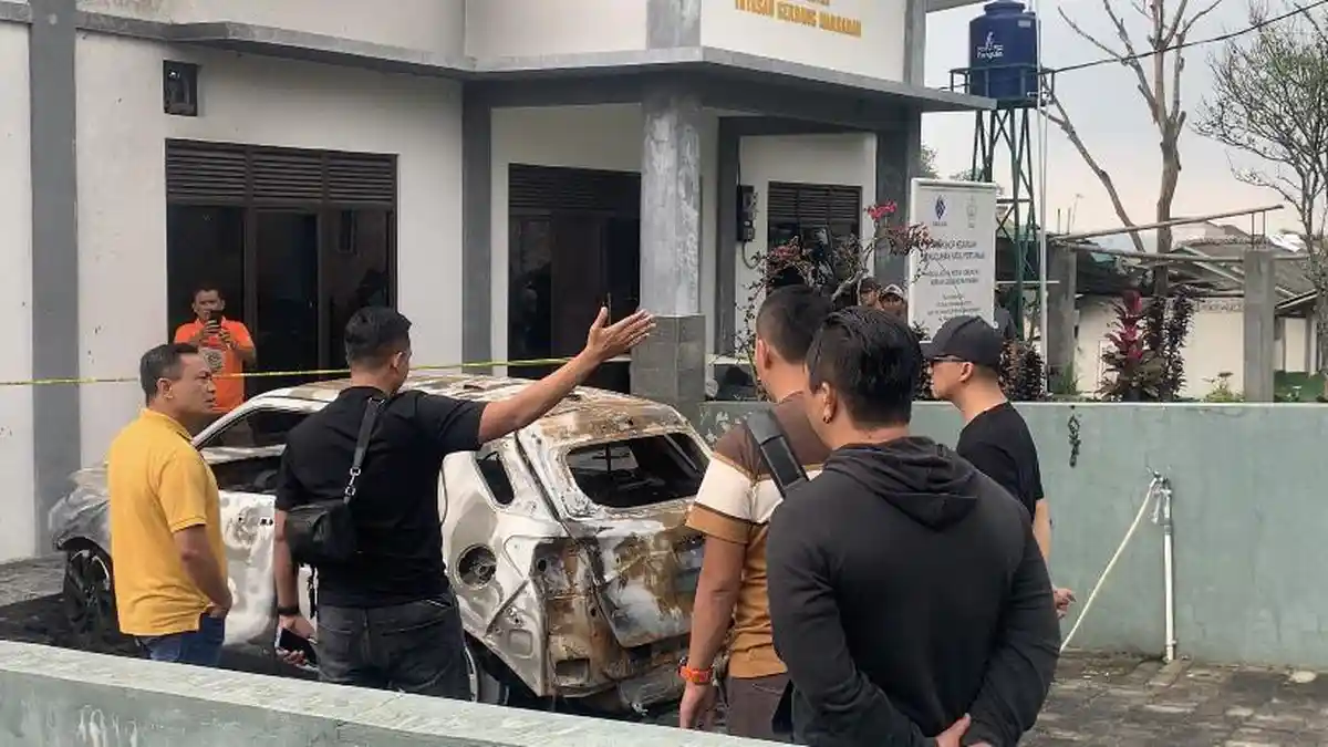TERBONGKAR, Terduga Pelaku yang Bakar Posko Caleg DPR RI di Cianjur Diduga Hendak Merusak Form Ini