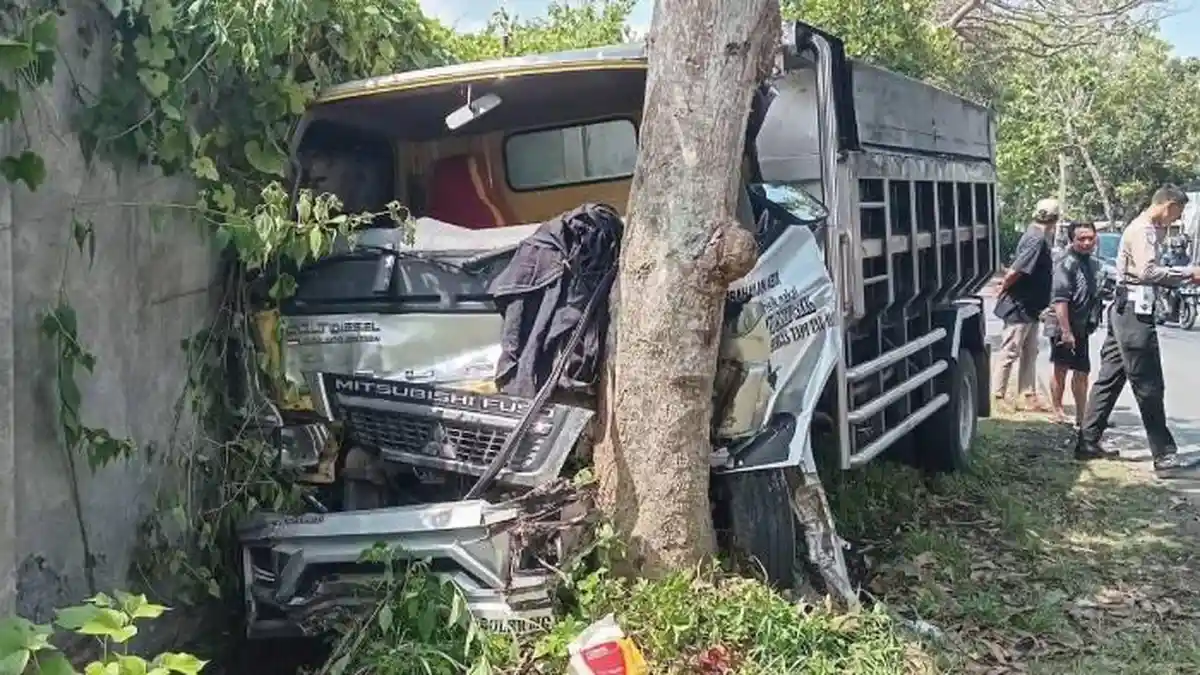 Ibu-Anak di Lombok Tengah Meninggal Dunia Ditabrak Dump Truck, Sopir Masih di Bawah Umur