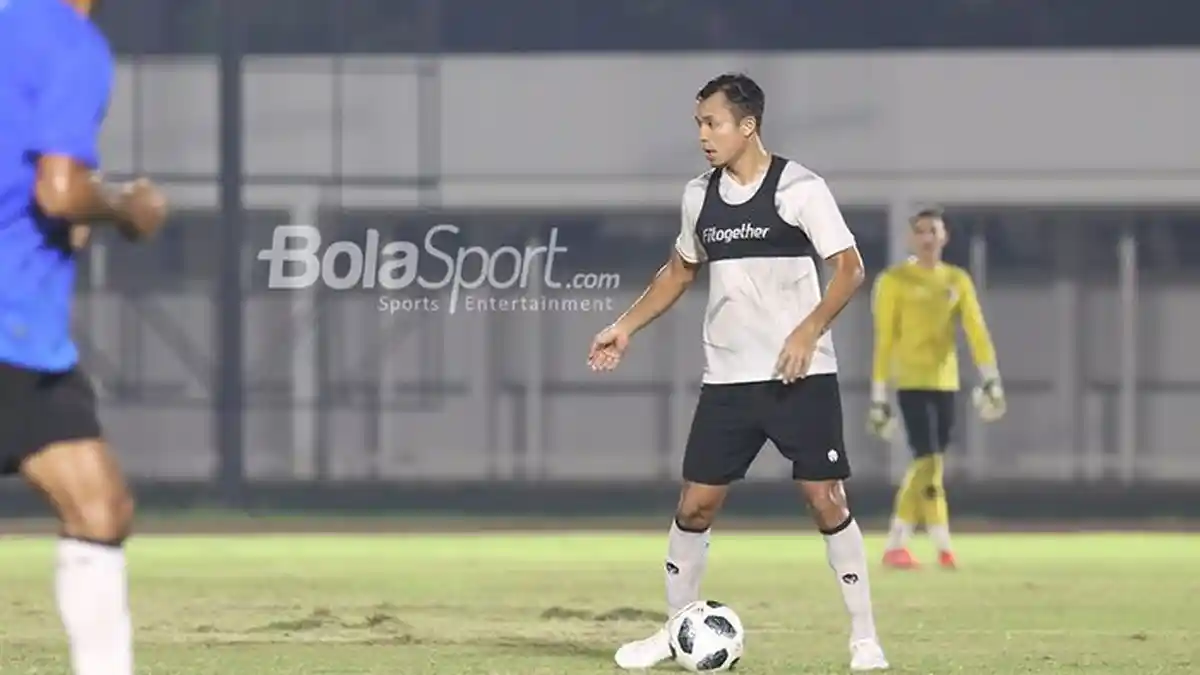 Sosok Arif Satria Bek Persebaya Dirumorkan Menyusul Marukawa ke PSIS, Mantan Tandem Wallace Costa