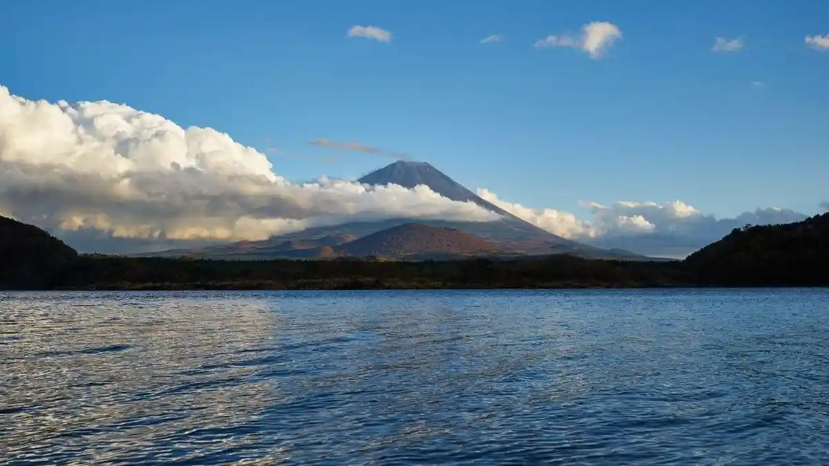 Kali Pertama Dalam Sejarah, Gunung Fuji Jepang Telat Bersalju, Pertanda Buruk?