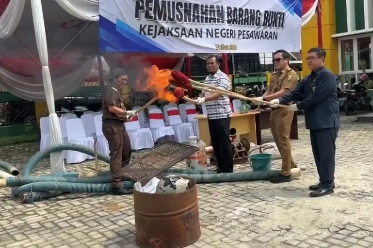 Kejari Pesawaran Musnahkan 37 Barang Bukti Perkara Narkotika
