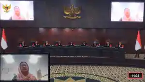 Wali-murid-Rika-Iffati-Farihah-jadi-saksi-dalam-sidang-uji-materi.jpg