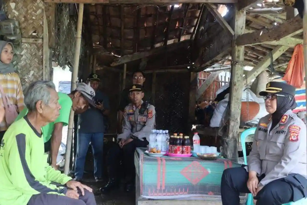 Puluhan Tahun Tinggal di Gubuk Reyot, Kakek Caswan Asal Subang akan Dibangunkan Rumah Oleh Kapolres