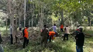 Potret-Basarnas-Bone-saat-melakukan-pencarian.jpg