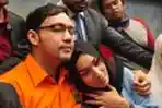 Sandy Tumiwa Dibesuk Istrinya Diana Lembong di Rutan Polda