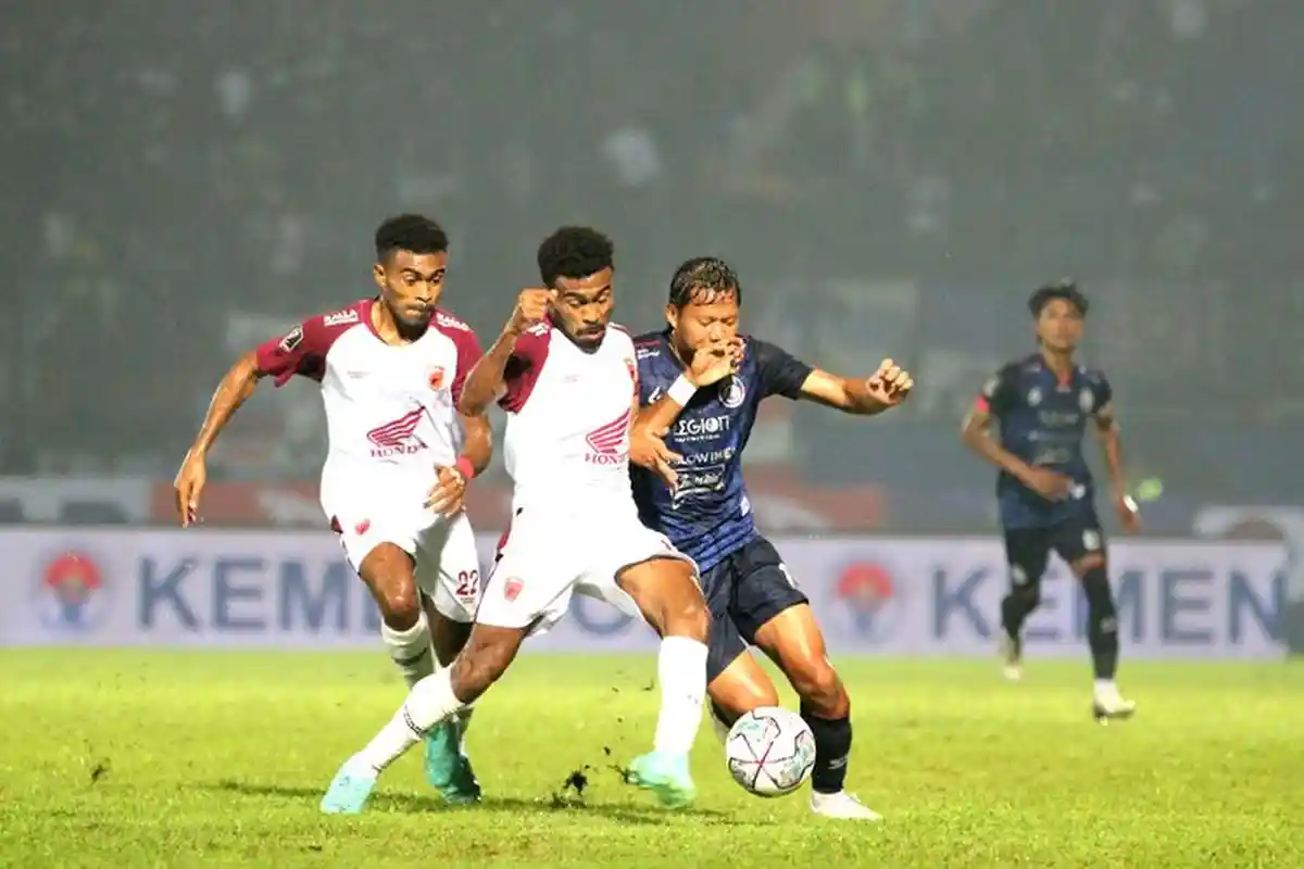 Arema FC Datangkan Striker Selevel Carlos Fortes, Imbas Masih Mandul di Piala Presiden 2022