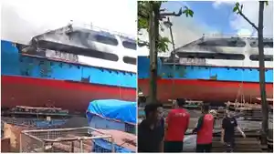 Kebakaran-kapal-di-Bitung-Jumat-2-Mei-2025.jpg