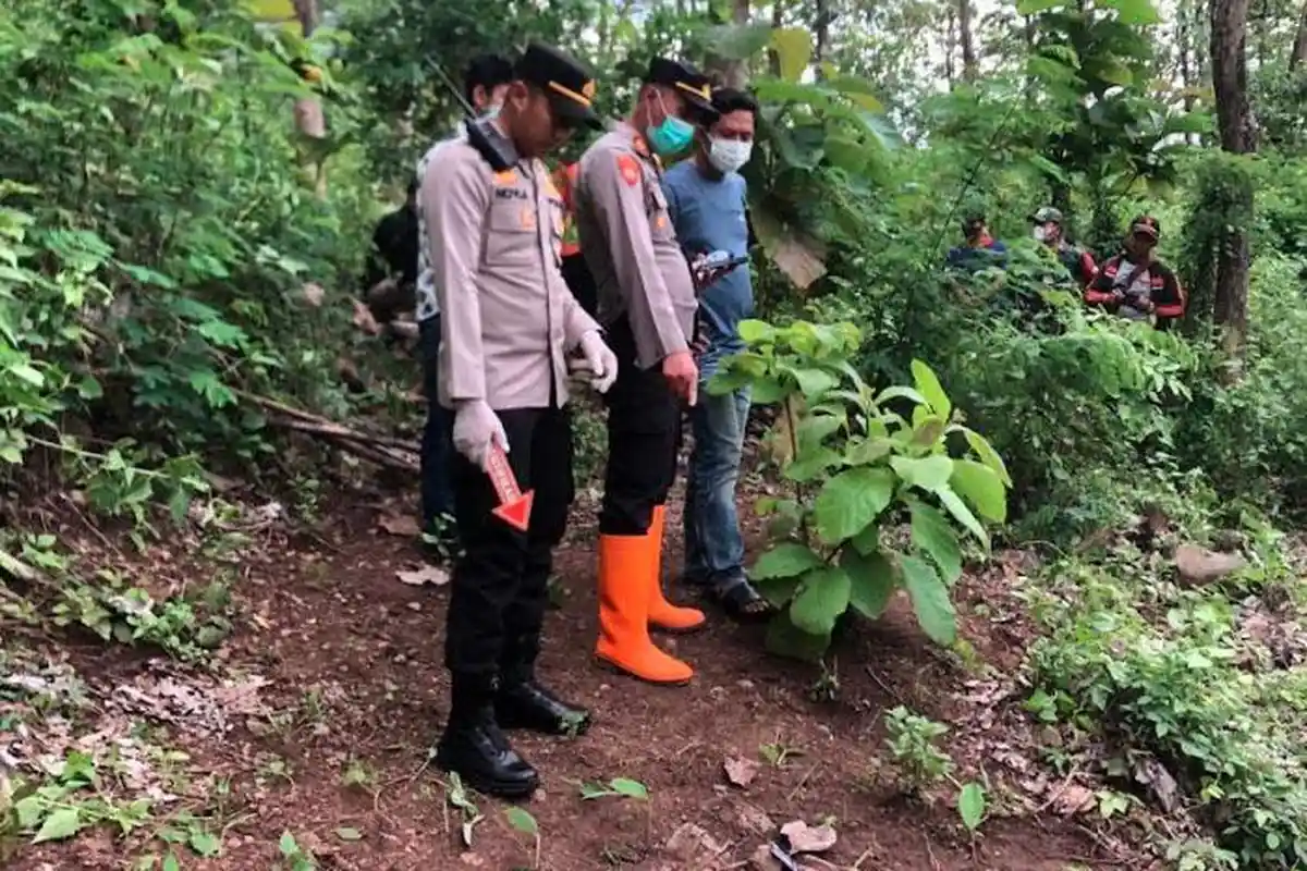 BREAKING NEWS: Kerangka Manusia Ditemukan di Hutan Sawoo Ponorogo, Diduga Sudah Meninggal Sebulan