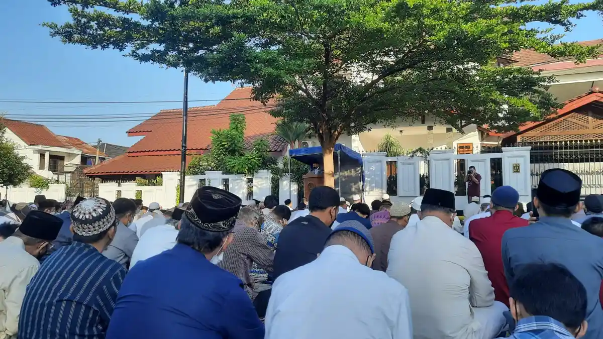 Ikut Muhammadiyah, Ratusan Warga Cimanggis Salat Idul Adha di Lapangan Induk RT 04/15 Bukit Cengkeh