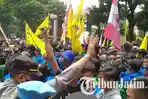 Aliansi-Mahasiswa-Kediri-Menggugat-gelar-demo-tolak-kenaikan-harga-BBM-di-depan-DPRD-Kota-Kediri.jpg