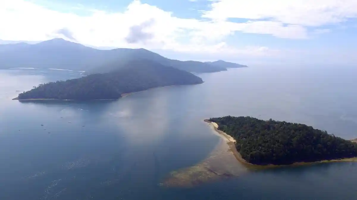 FOTO DRONE: Pulau Bulu Poloe Luwu Timur dari Udara - pulau-6_20161020_122744.jpg