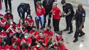 Polisi-AS-Tangkap-400-Warga-Termasuk-Rabi-saat-Demo-Desak-PM-Israel-Netanyahu-Segerakan-Perdamaian.jpg