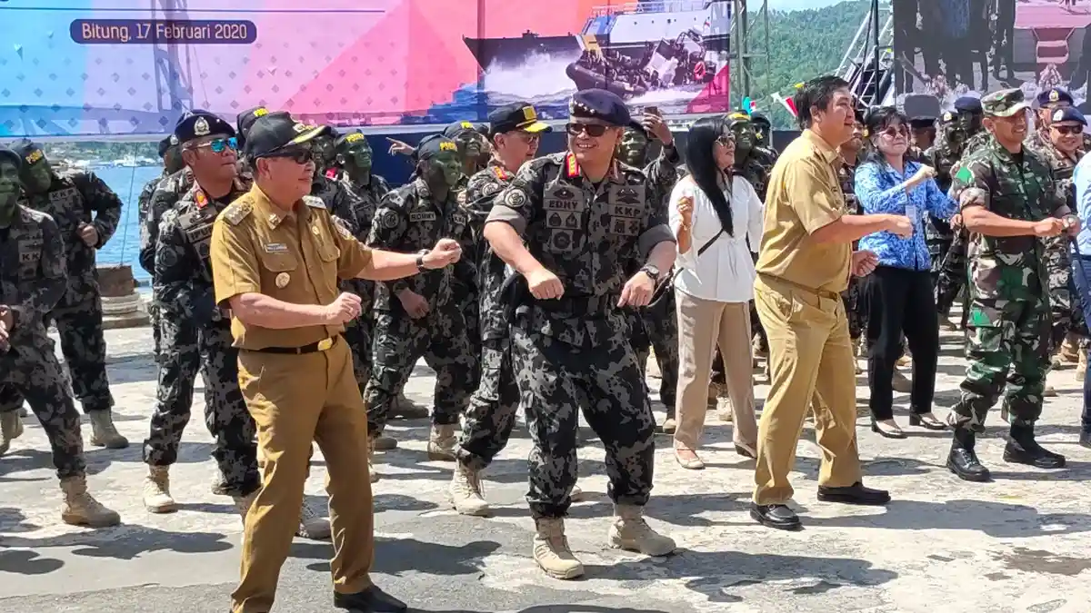 Menteri Edhy, Wagub Steven Kandouw dan Wali Kota Max Lomban Joget Bersama