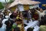 Pawai Berbagai Kostum Warga Peringati Maulid Nabi
