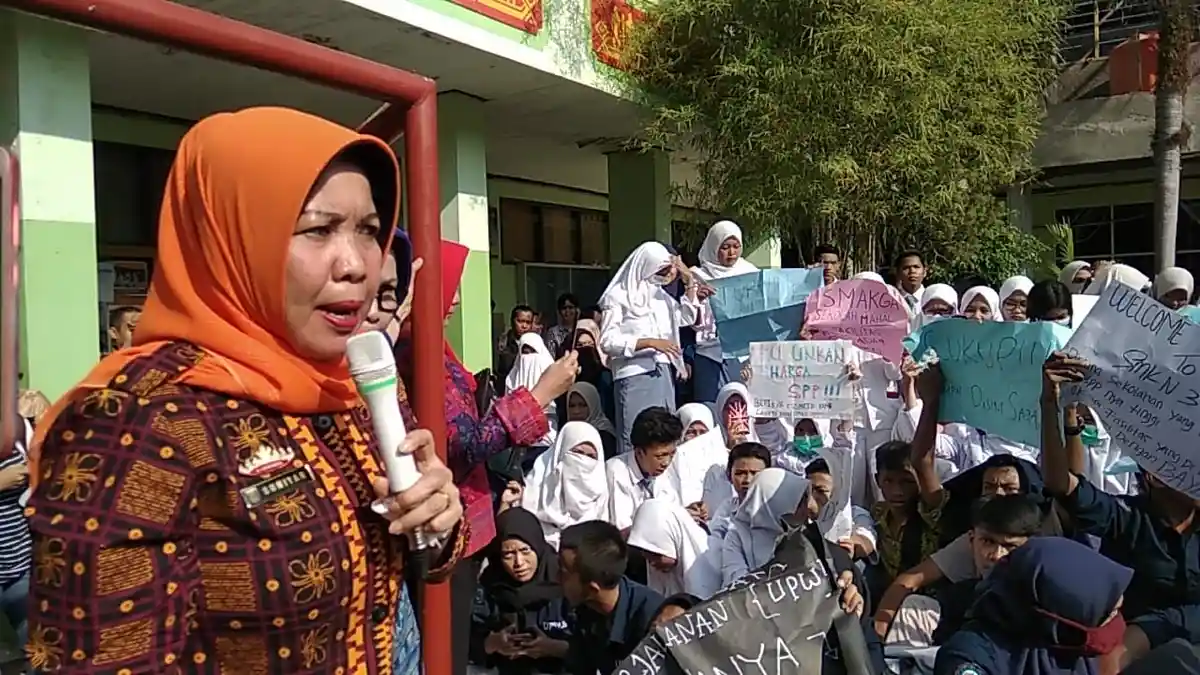 BREAKING NEWS - Kepsek SMKN 3 Bandar Lampung Suniyar Pasrah, Tunggu Keputusan Disdikbud Lampung