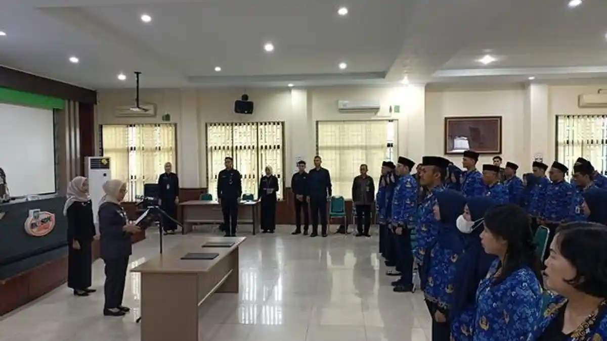 Pj Wali Kota Jambi Ambil Sumpah 44 PNS