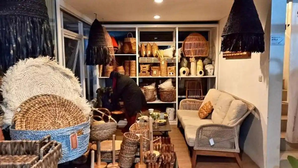 Tempat Wisata di Bandung, Kafe Unik Berkonsep Tropical Bohemian Ala Ruang Santap