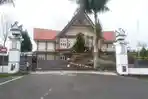 personel-brimob-bersenjata-berjaga-jaga-di-depan-pintu-gerbang-kantor-bupati-pakpak-bharat.jpg