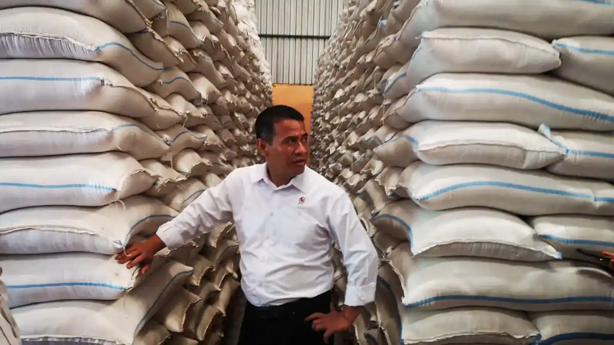 Stok Beras di Gudang Bulog Meluber Hingga sewa Gudang