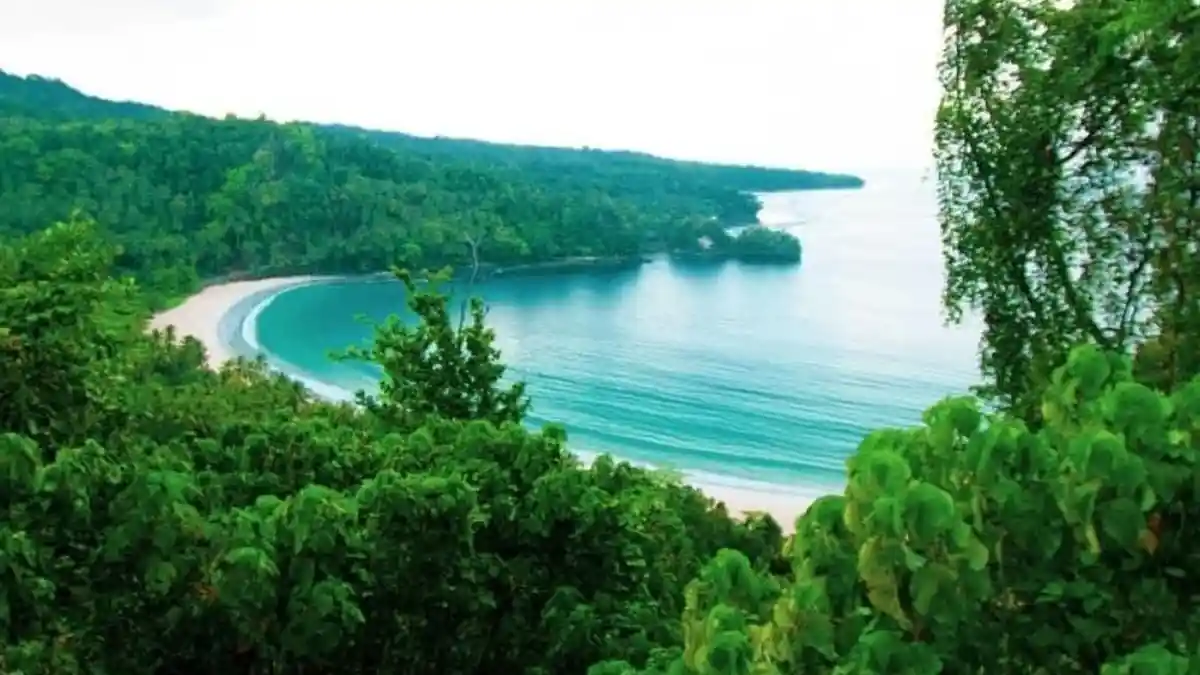 Pantai Tanjung Gorango, Salah Satu Destinasi Wisata yang Wajib Didatangi Bila Berkunjung ke Morotai