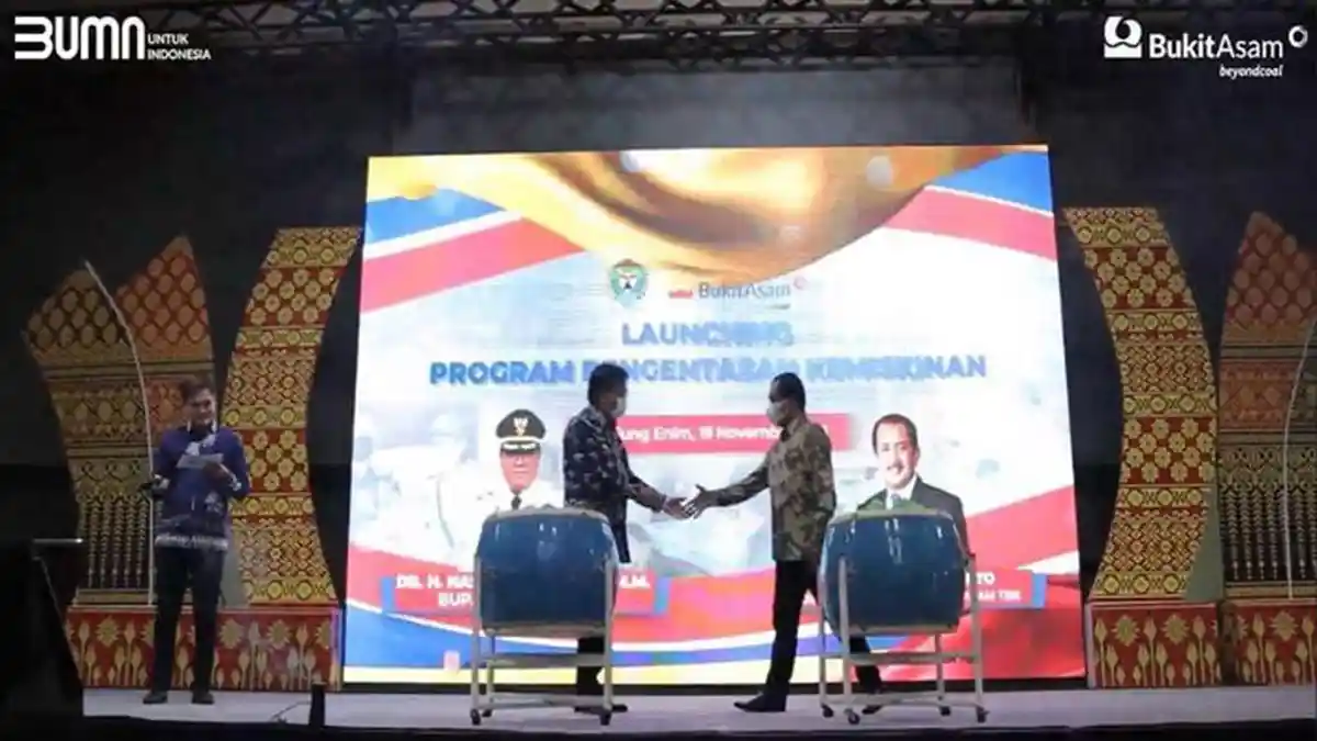 Dirut PTBA Menangis Melihat Angka Kemiskinan di Lawang Kidul, Ini Solusi Bagi Masyarakat