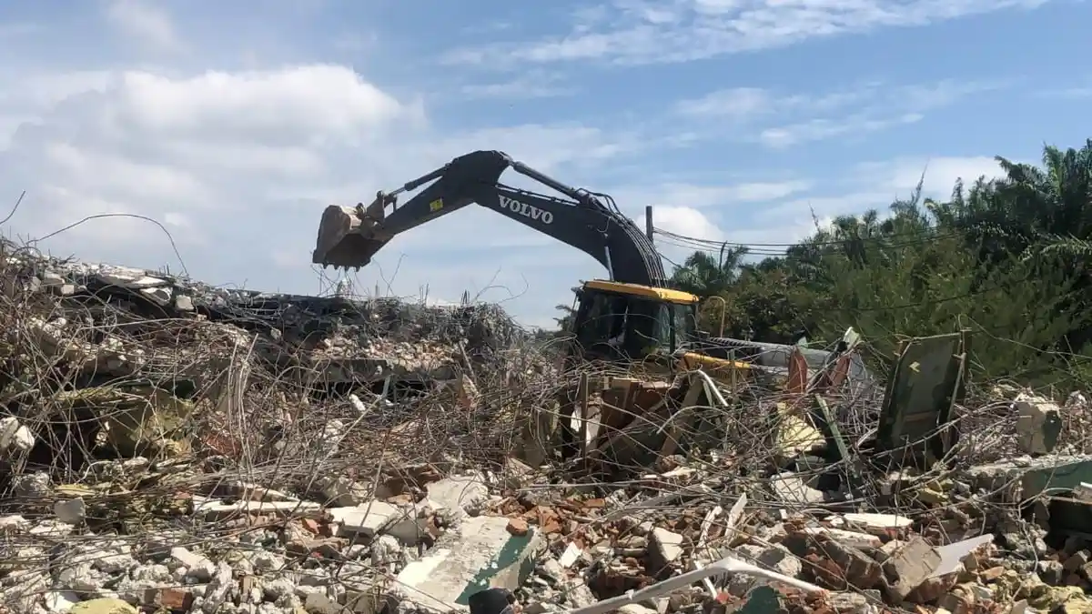 Hari Ketiga Penertiban, THM Marcopolo Sarang Narkoba Diratakan Pakai Alat Berat