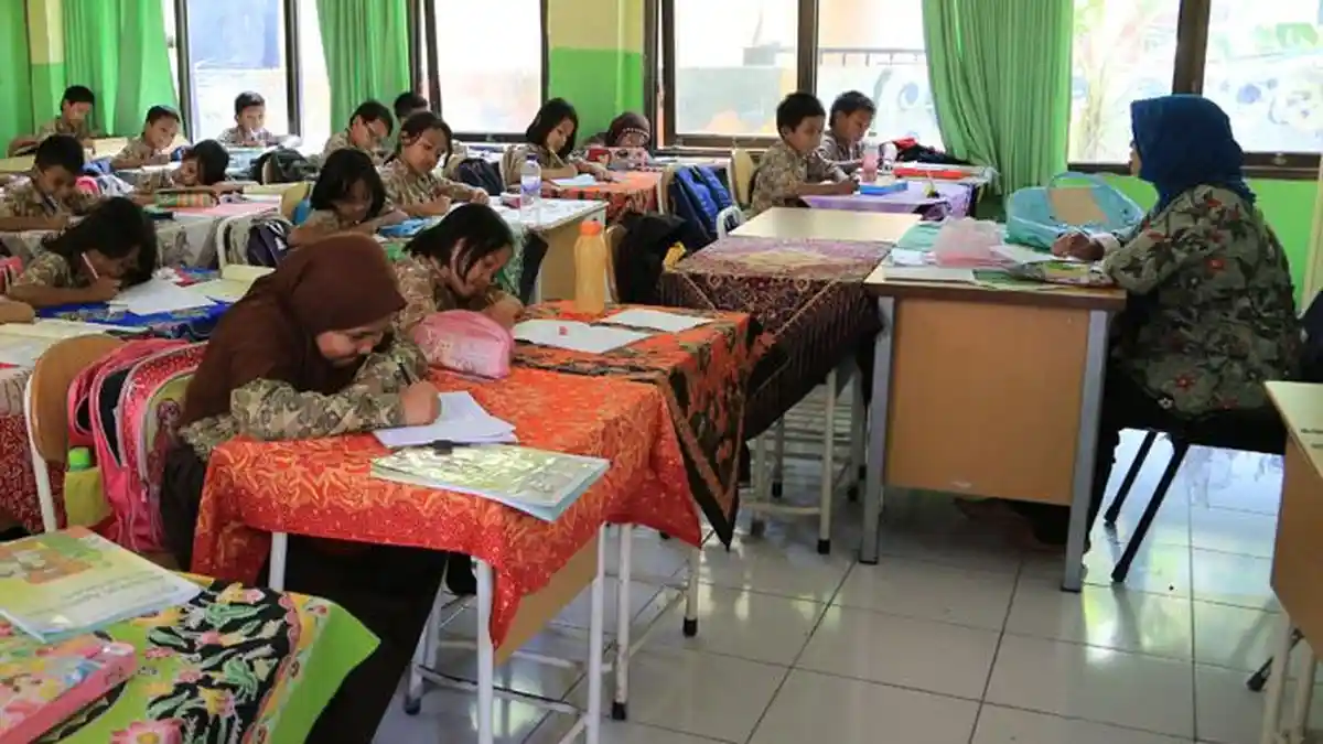 Hari Pertama Sekolah, Hampir Semua Siswa dan Guru di Merangin Hadir