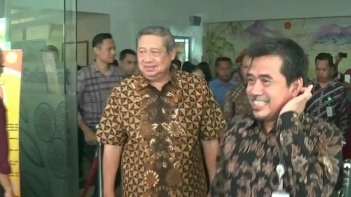 SBY Jenguk Sahabatnya di Rumah Sakit