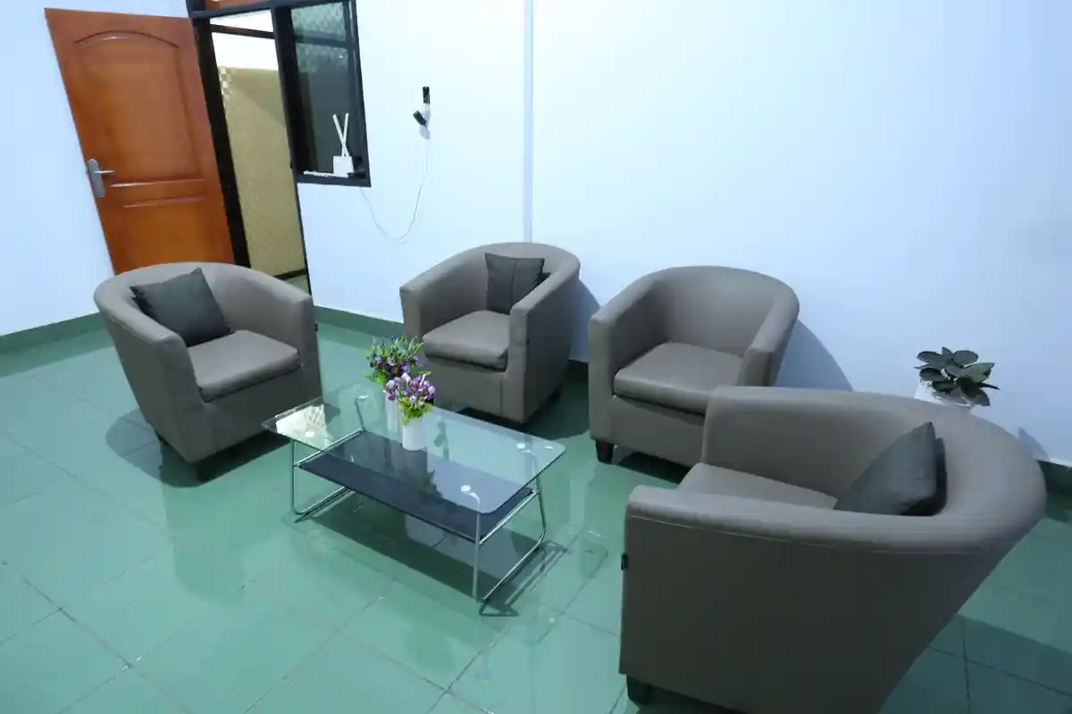 Cari Kantor dengan Harga Terjangkau & Fasilitas Lengkap? GEng Office di BTP Makassar Pilihan Terbaik - ruang-tamu-di-geng-office-atau-gamacca-engineering-yang-beralamat-di-jalan-poros-btp.jpg