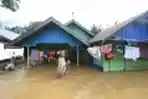 Evakuasi Korban Banjir di Bantaran Sungai Tuan Kalsel